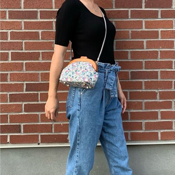 Handmade Genuine Leather Floral Printed Round Wooden Frame Clutch/CrossBody - Picture 7 of 16